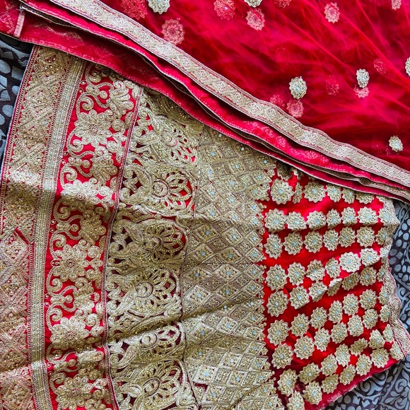 heavy lehenga with all over zari and stone work both side…just wear once - Picture 6 of 7